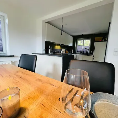 Semesterbostad Modern Saniertes Haus In Husum