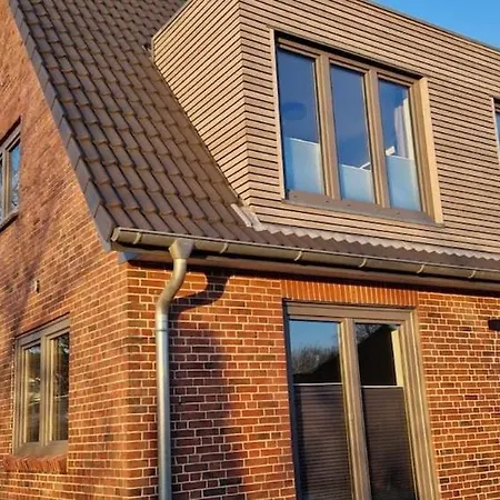 Modern Saniertes Haus In Husum *